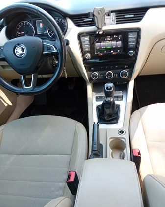 Skoda Octavia cena 37900 przebieg: 219000, rok produkcji 2014 z Piastów małe 154